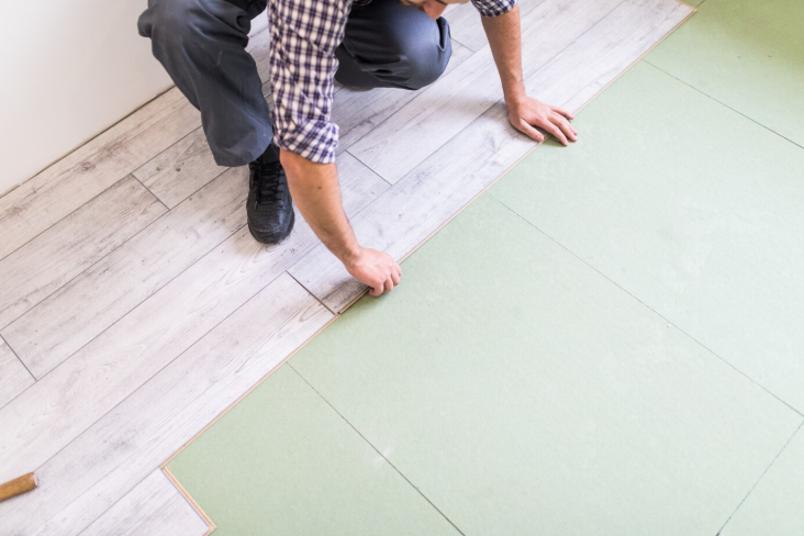 De Beste Methoden voor het Herstellen van Vloeren in Huis